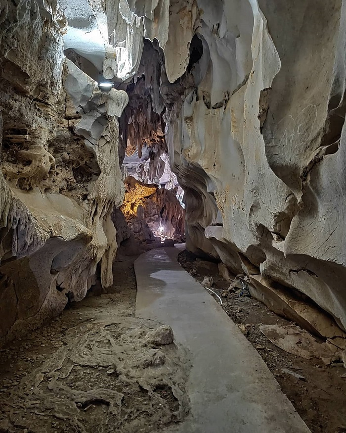 Bên trong hang động là hệ sinh thái thạch nhũ với hình dáng độc đáo